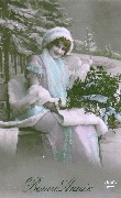 Bonne Année (jeune femme posant assise dans un décor hivernal)
