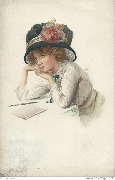Jeune femme pensive devant une lettre