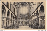 Tournai. Intérieur de la Cathédrale    Doornijk. Binnenzicht der Hoofdkerk