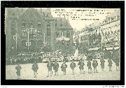 Arlon. 75me Anniversaire de l'Indépendance, 17 septembre 1905. Groupe des combattants de 1830 et enfants des écoles rassemblés pour la cantate