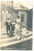 S.M. La Reine Elisabeth et ses Enfants