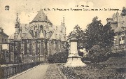 Mons. Eglise Ste-Waudru et Monument Dolez, enlevé par les Allemands