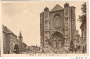 Mons. Le portail de la Collégiale Ste-Waudru