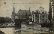 Vue prise du côté droit du Château de Jehay-Bodegnée