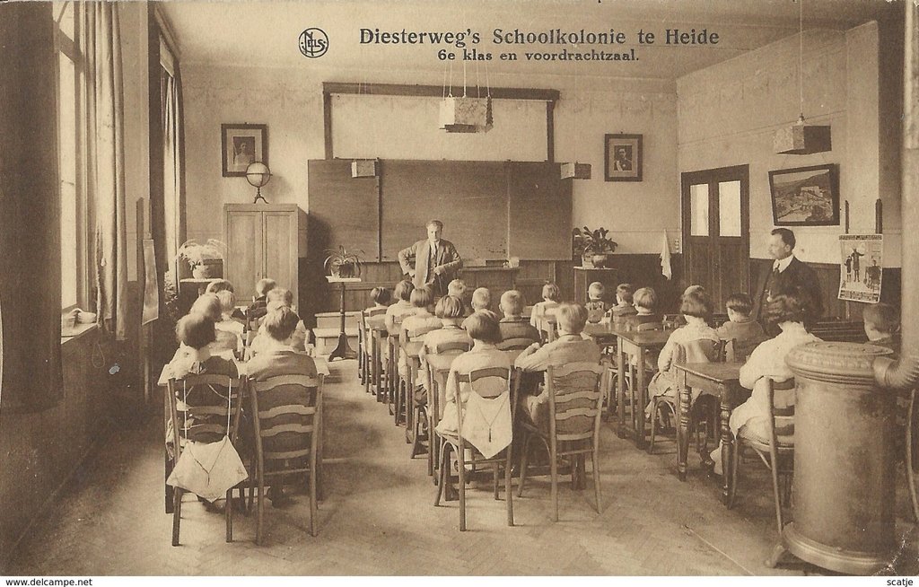 Diestersweg's Schoolkolonie te Heide. 6e klas in voordrachtzaal