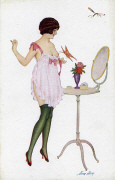 Femme en déshabillé devant miroir avec papillon et moustique