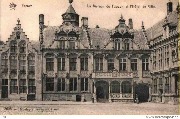 Furnes, La Maison du Faucon et l'Hôtel de Ville