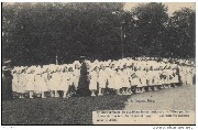 Fêtes patriotiques de Laeken,du 16 Juillet 1905. Les enfants massés pour le défilé