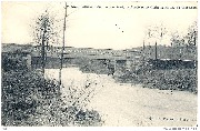 Villers-sur-Lesse. Le Pont, la Lesse et le Château Royal de Ciergnon