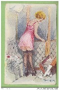 Suzette en wagon-Femme en nuisette rose et valise ouverte sur le sol