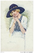 Femme au corsage rayé bleu et blanc, ajustant sa boucle d'oreille