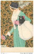 Femme au manteau bleu clair portant un petit chien noir