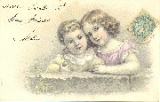 Deux enfants accoudés à un muret