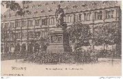 Strassburg. Gutenbergdenkmal mit Handelskammer