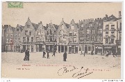 Bruges. Les anciennes Maisons sur la Grand'Place - Text at different postion
