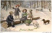 Heureuse Année! (4 enfants sur un tronc enneigé avec un cochon et du houx)