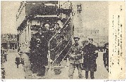 1914... Autobus de Londres avec des blessés d'Anvers arrivant à Gand - London motor-buses..