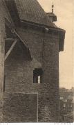 Vieux château. Fenêtre du XIIIe siècle de la tour pentagonale