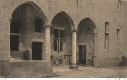 Vieux château. Un des deux portiques de la Cour d'honneur (XVe et XVIIe)