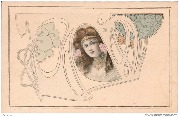 Motif Art Nouveau avec jeune fille de face avec diadème et colliers