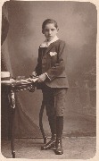 Jeune Homme en costume de cérémonie(Franz Mares) 