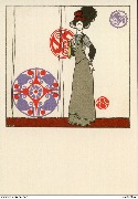 (Femme en gris devant un rideau Art Nouveau)