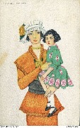 Femme en beige portant une fillette en robe verte