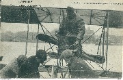 Paulhan se prépare au départ, appareil Paulhan-Curtiss