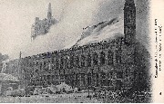 Campagne de 1914. Ruines d'Ypres. Incendie des Halles (côté nord)
