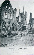 Campagne de 1914. Ruines d'Ypres. Petite Place du Musée et Halles
