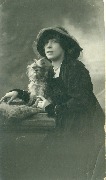 Tylda Séna avec son chien