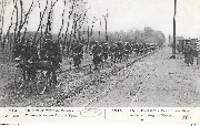1914 En Belgique Eclaireurs cyclistes français se rendant à Ypres.  French cyclists scouts going to Ypres