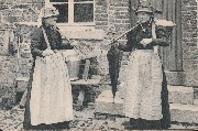 Spa. Souvenirs des Ardennes - Femmes portant des œufs