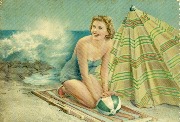 (baigneuse Pin-up sur la plage avec transat couché et parasol photo de studio)