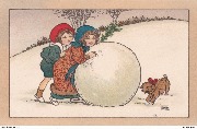 (un garçon et une fille poussent une énorme boule de neige)
